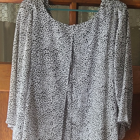 Women's black an white small leopard print size 1x - Picture 4 of 5